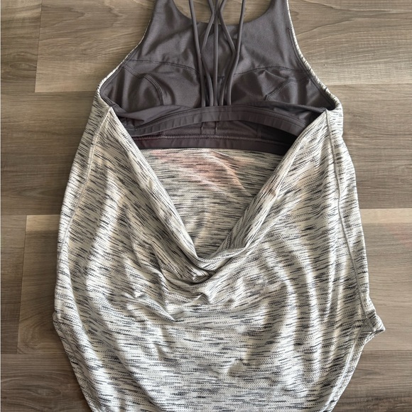 Lululemon Women's Tank Top sz 6 - Picture 3 of 5
